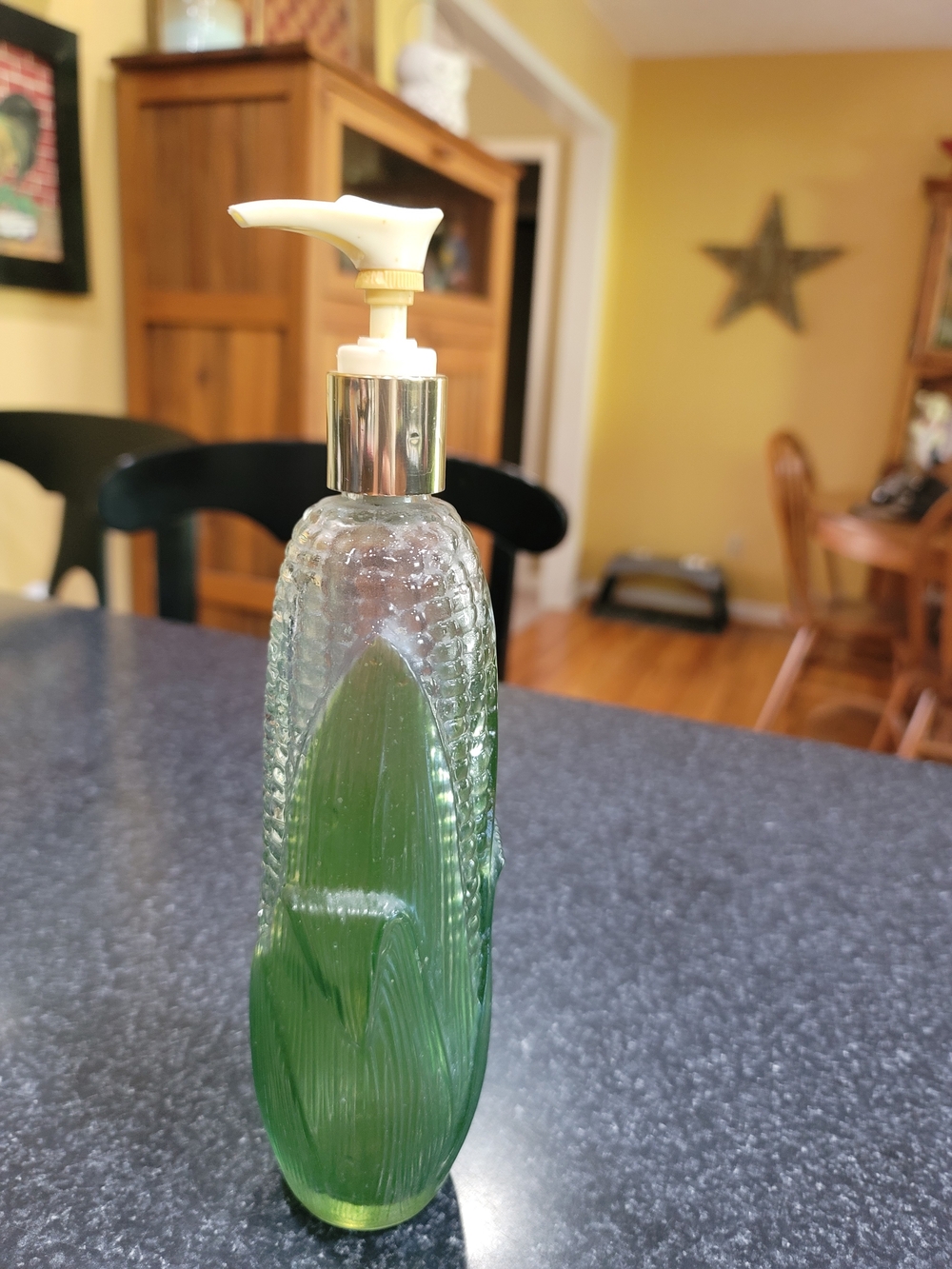Vintage Avon "Golden Harvest" corn-on-the-cob green glass soap/ lotion Dispenser